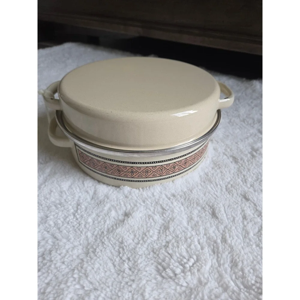 Vintage Retro Cast Aluminum Enamelware Casserole Dish with Lid Cream Geometric